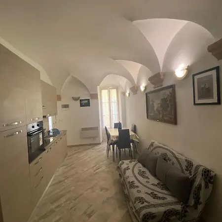 20 Rue Longue * Menton